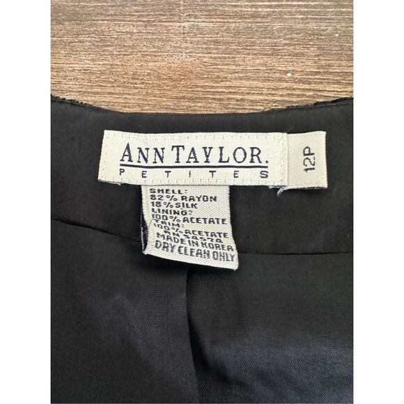 Vintage Ann Taylor Petites velvet vest with buttons, size 12P - Picture 4 of 7